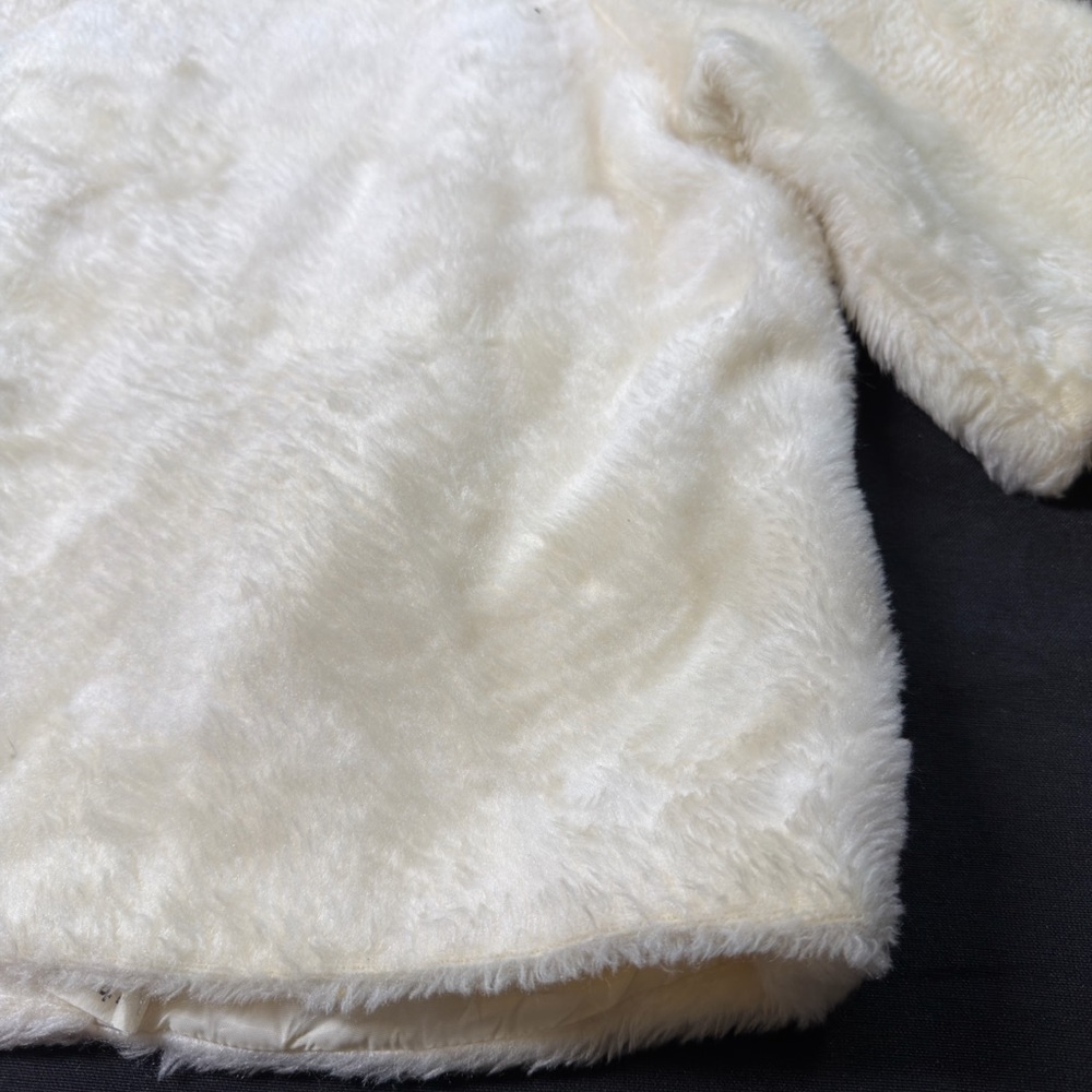 ⭐️Cream White Faux Fur Short Sleeve Jacket Size ? Brand ? Soft Plush Jacket Coat - Picture 9 of 9